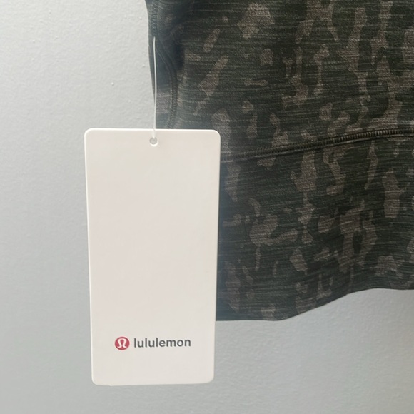 Lululemon power pivot reversible cropped tank NWT - Picture 4 of 5